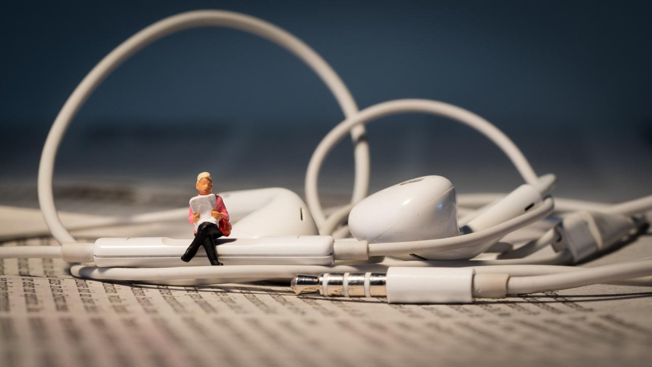 2048x1152 Audio Books