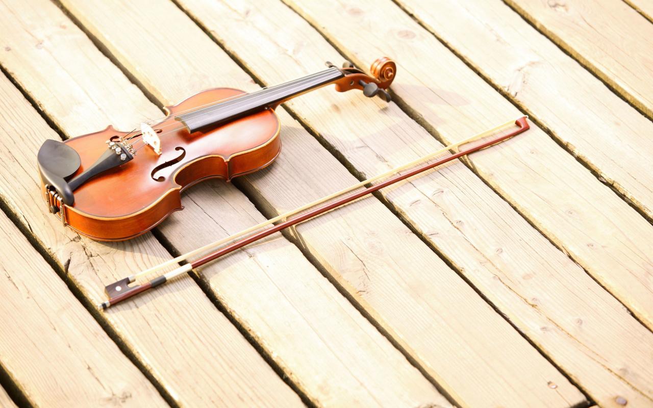 2880x1800 Violin on the deck wallpaper