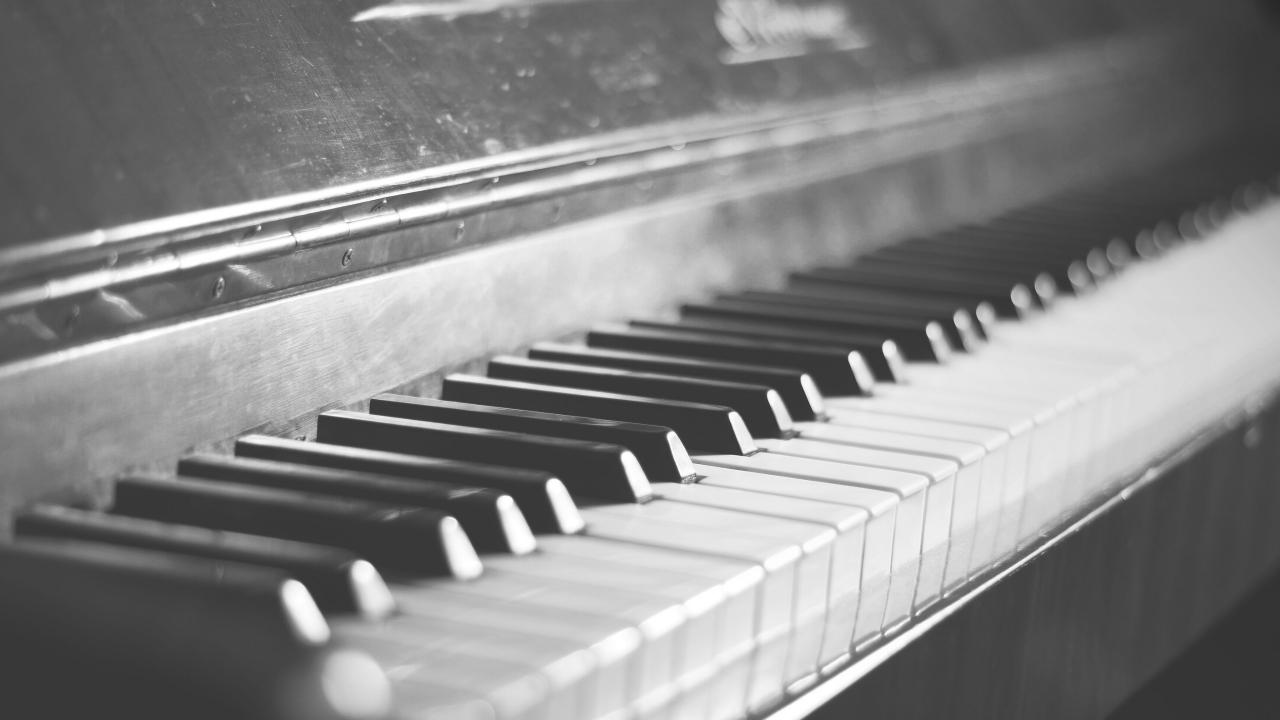 3840x2160 Wallpaper: Vintage Piano. Ultra HD 4K 3840x2160