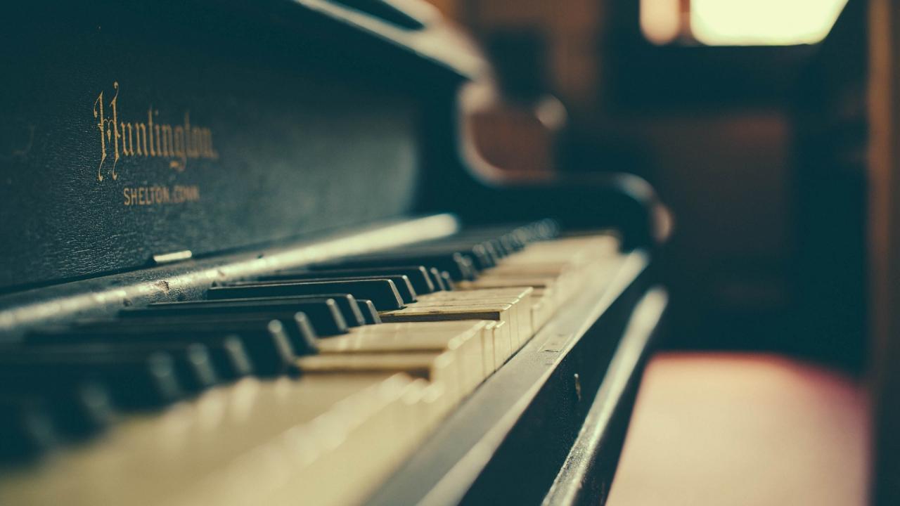 1920x1080 Old Huntington Piano Music